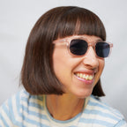 Klammeraffe No.11 reading sunglasses in pearl rosè color with longer temples, worn by a woman on a white background.