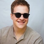 Klammeraffe No.12 sunglasses in black color with longer temples, worn by a man on a white background.